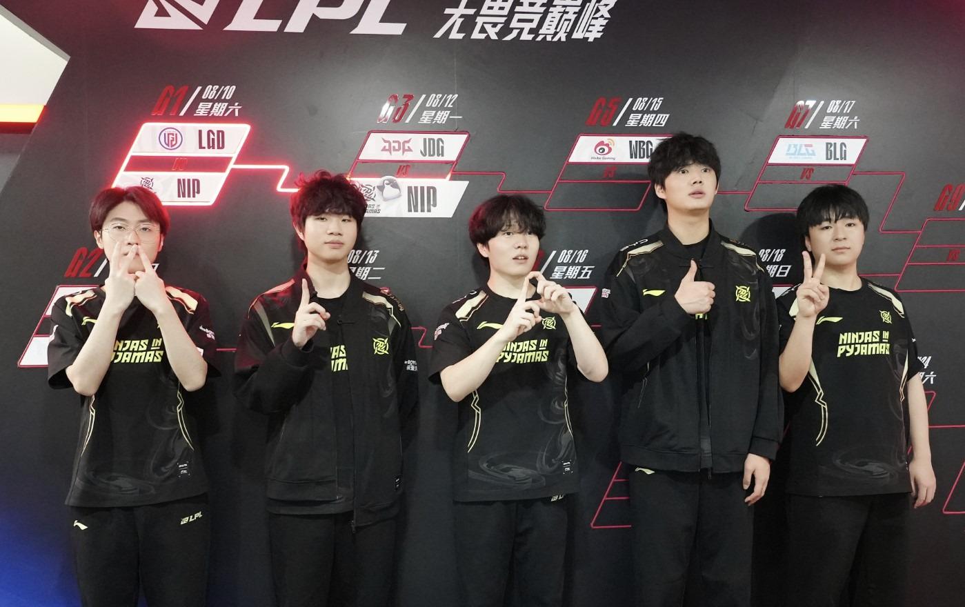 JDG表现牙膏灾难级，外网热议淘汰，教练组也该被解雇